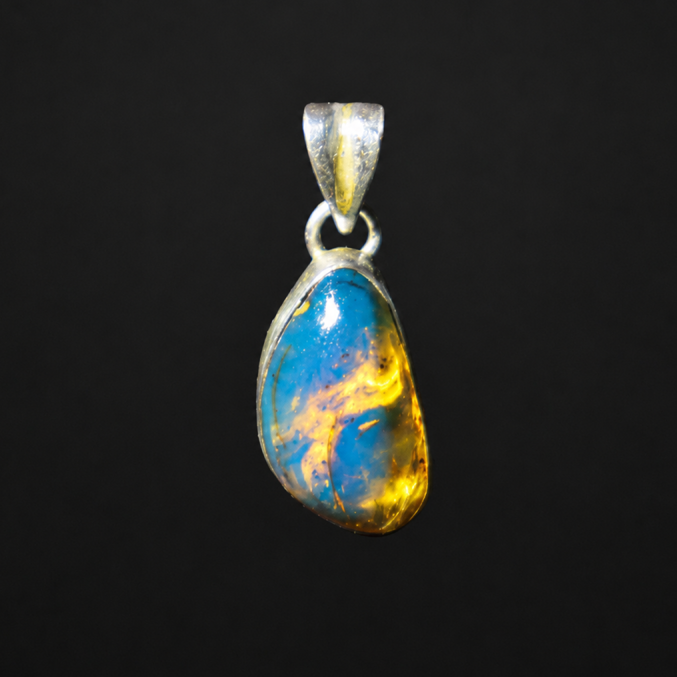 Carefully Handmade Clear Sky Blue Dominican Amber 925 Sterling Silver Pendant 26mm
