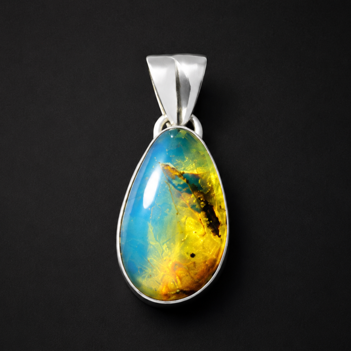 Finest Quality Clear Sky Blue Dominican Amber 925 Sterling Silver Pendant 26mm
