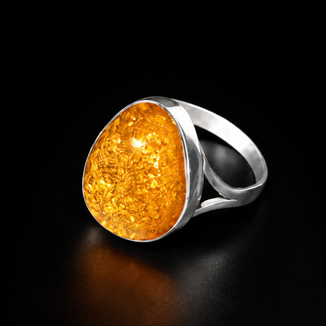 Luxurious Clear Orange Dominican Amber 925 Sterling Silver Ring