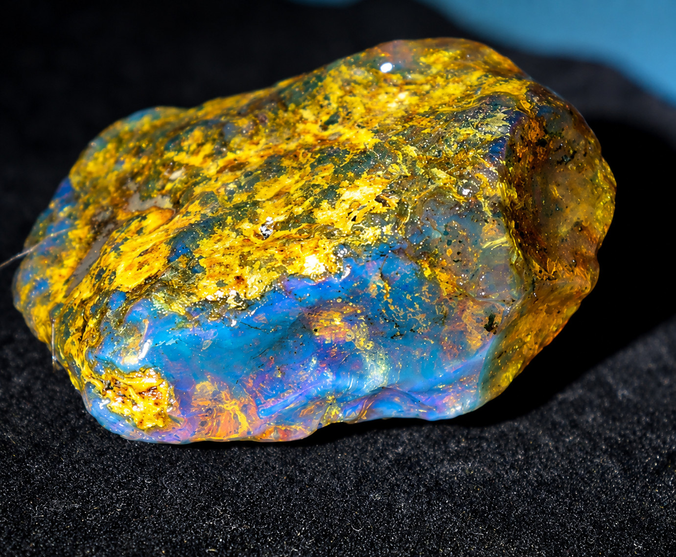 Charming Design Natural Dominican Clear Sky Blue Amber Rough Specimen 47mm 20g