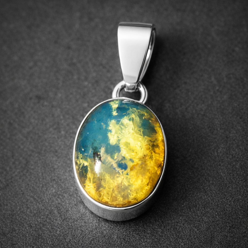 Prettily Natural Clear Deep Blue Amber .925 Sterling Silver Pendant 24mm