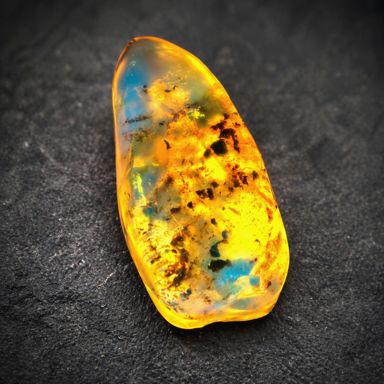 Charming Design Natural Translucent Orange Blue Amber Cabochon 30mm